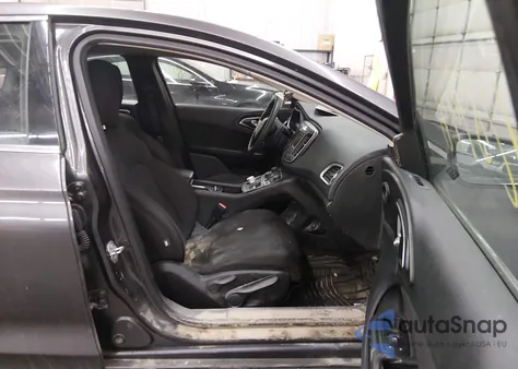 2015 Chrysler 200 Limited z USA, uszkodzony, nr VIN 1C3CCCAB8FN732415